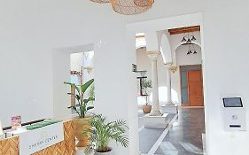 Apartamentos Sherry Center